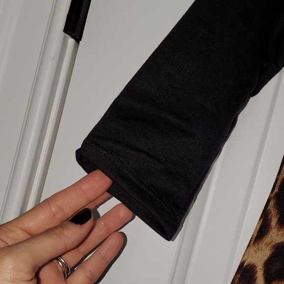 ❄️WINTER SALE❄️ Animal print 3/4 sleeve top - Picture 5 of 6